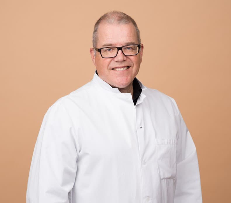 Kari Saarinen  — Pihlajalinna