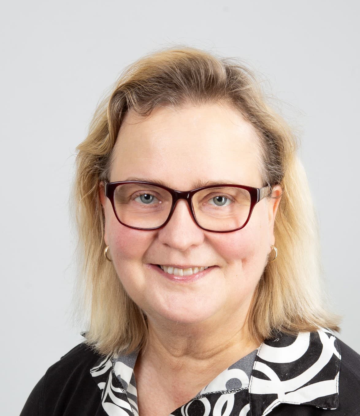 Pirjo Käkelä Lääketieteen lisensiaatti, Lääketieteen tohtori, Dosentti — Pihlajalinna