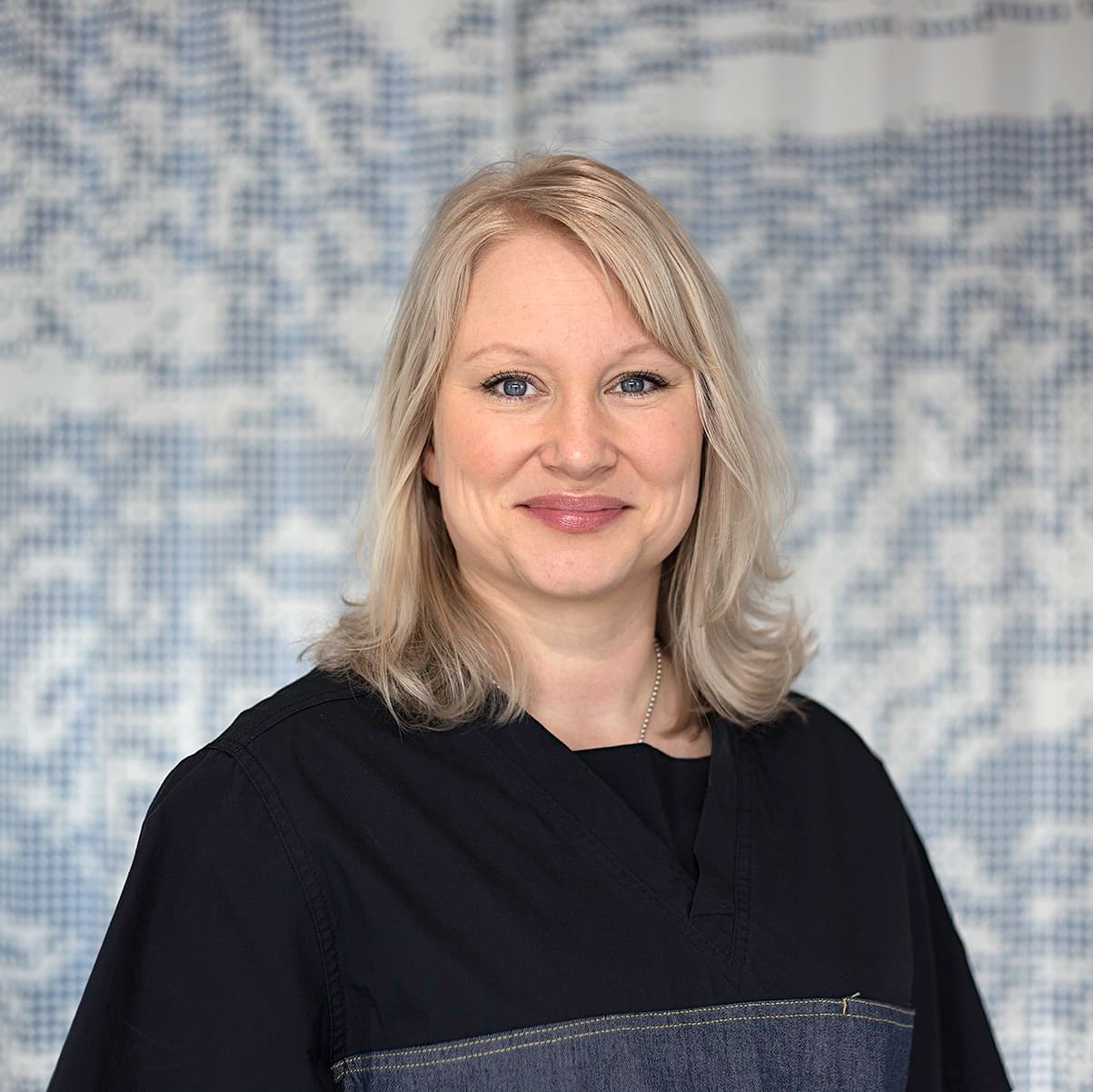 Anne Ruotsalainen — Pihlajalinna