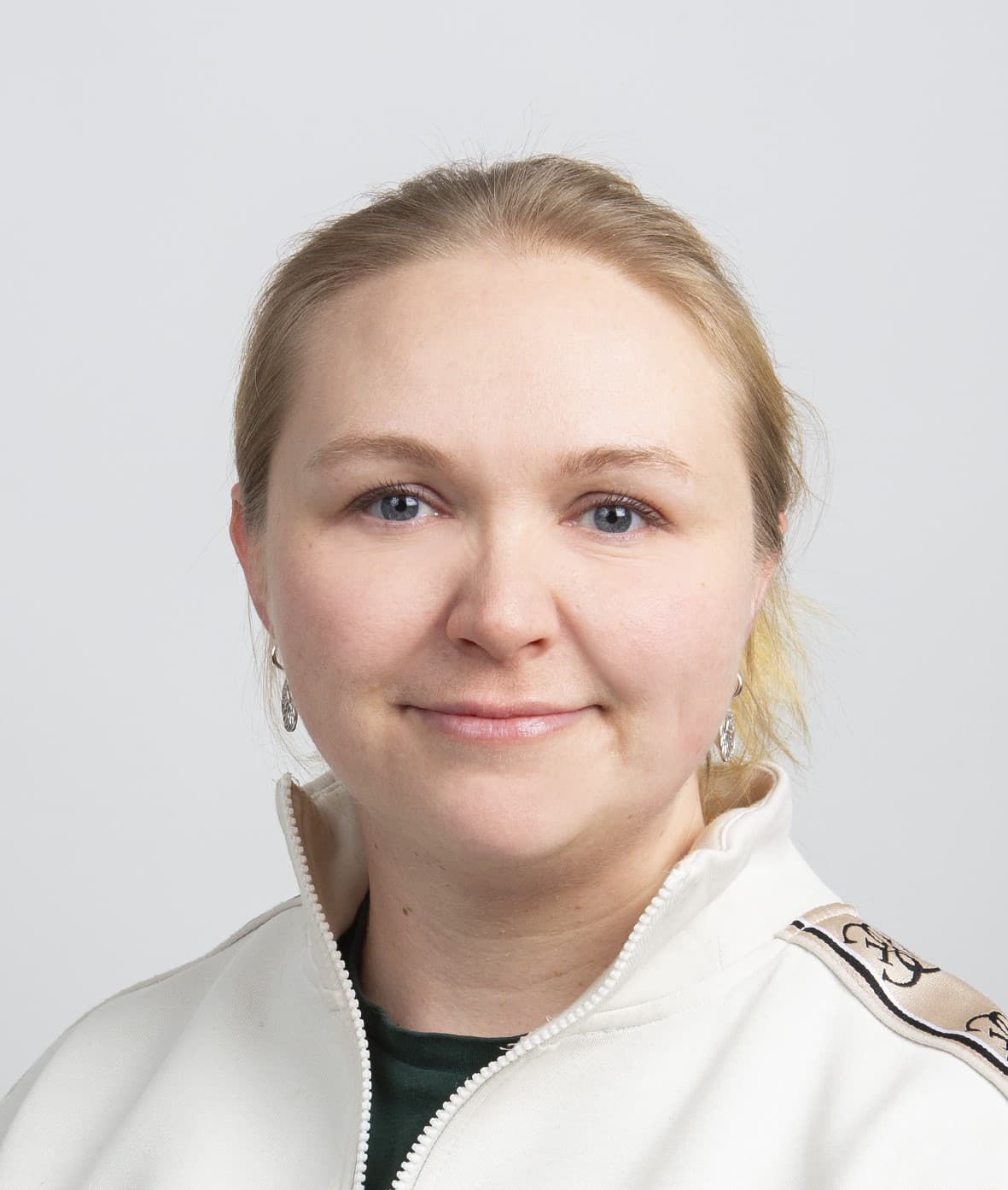 Noora Heikkinen — Pihlajalinna